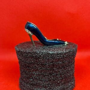 Elegant Blue Stiletto heel brooch